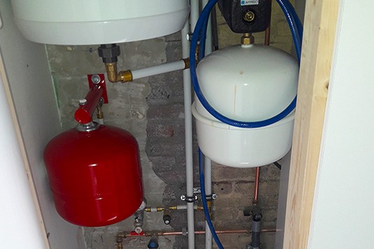 Triple Solar PVT systeem met expansie vaten en warmwaterboiler