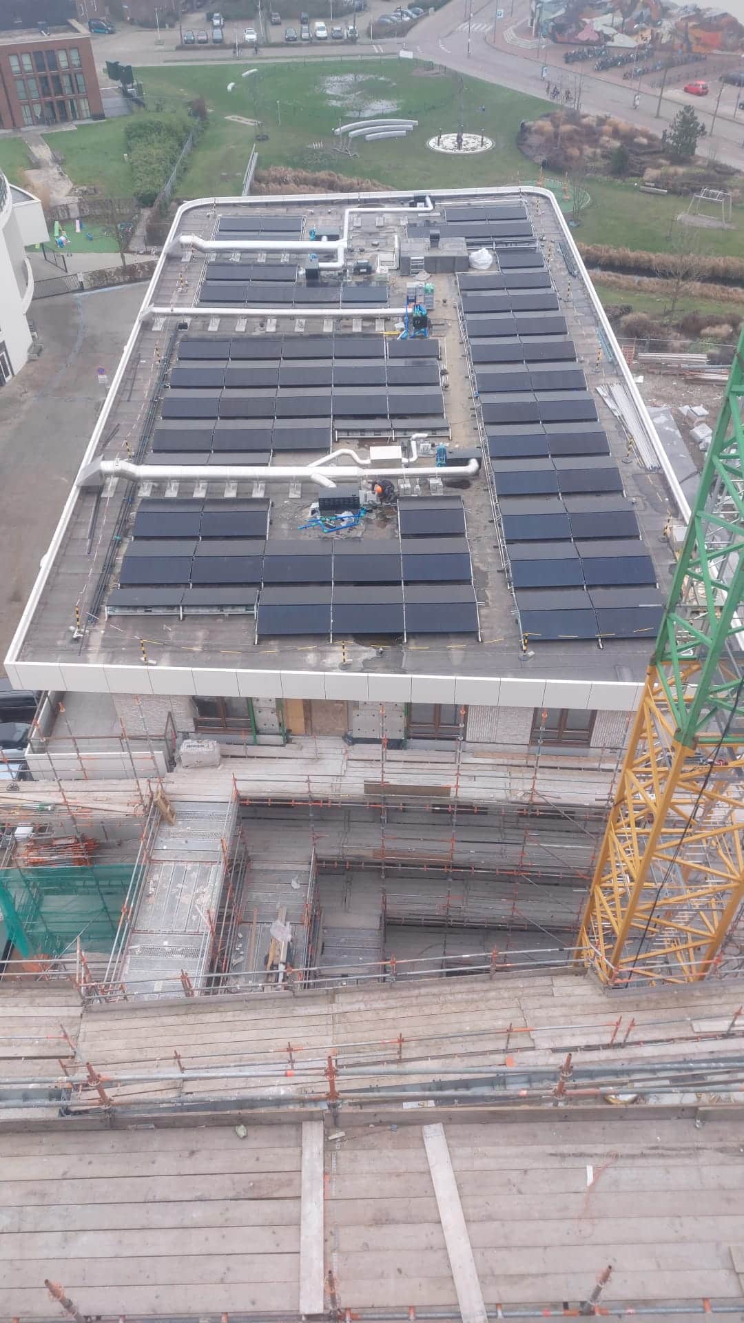 BAM-wonen-De-Weef-Duurzame-appartementen-Helmond-krijgen-PVT-panelen-Triple-Solar-tijdens-installatie-01|1-Vrachtwagen-Triple-Solar-PVT-panelen-lossen-BAM-Wonen-De-Weef-Helmond-01|2-BAM-wonen-De-Weef-Duurzame-appartementen-Helmond-krijgen-PVT-panelen-Triple-Solar-Hijsen-hijskraan-02|BAM-wonen-De-Weef-Duurzame-appartementen-Helmond-krijgen-PVT-panelen-Triple-Solar-03|BAM-wonen-De-Weef-Duurzame-appartementen-Helmond-krijgen-PVT-panelen-Triple-Solar-04JPG|BAM-wonen-De-Weef-Duurzame-all-electric-appartementen-Helmond-krijgen-PVT-panelen-Triple-Solar-impressie-05|BAM-wonen-De-Weef-Duurzame-appartementen-Helmond-krijgen-PVT-panelen-Triple-Solar-tijdens-installatie-02-werken-bij|BAM-wonen-De-Weef-Duurzame-appartementen-Helmond-krijgen-PVT-panelen-Triple-Solar-tijdens-installatie-03