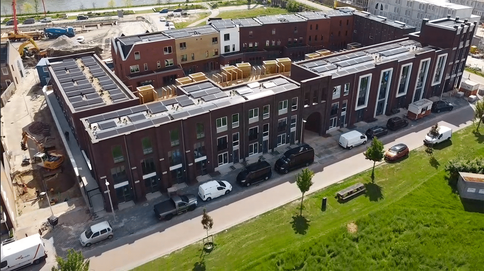 Lindehof_utrecht_triple_solar|Utrecht-Lindehof-PVT-panelen-bron-Water-water-Warmtepomp-Triple-Solar-01|Energie-leverende-woning-Utrecht-Lindehof-PVT-panelen-bron-Water-water-Warmtepomp-Triple-Solar-impressie-02|Utrecht-Lindehof-PVT-panelen-bron-Water-water-Warmtepomp-Triple-Solar-impressie-03|Utrecht-Lindehof-PVT-panelen-bron-Water-water-Warmtepomp-Triple-Solar-impressie-04||Utrecht-Lindehof-PVT-panelen-bron-Water-water-Warmtepomp-Triple-Solar-impressie-06|Lindehof_Utrecht_Triple_Solar_02