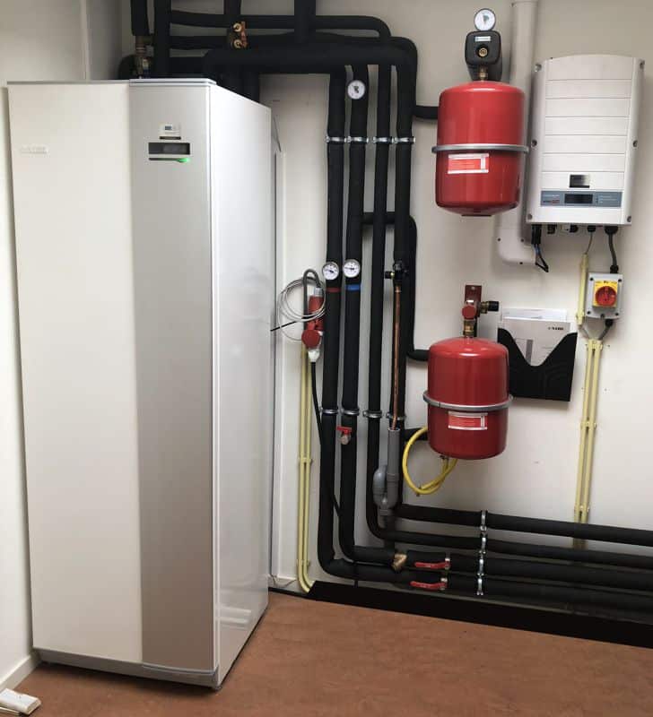 Warmtepompmet PVT paneel technische ruimte