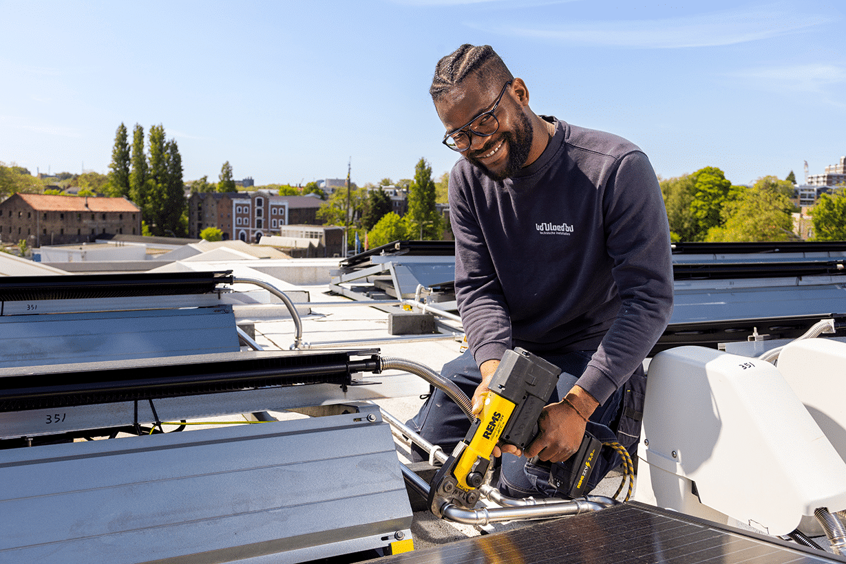 PVT-warmtepomp-pvtpanelen-Rotterdamsedijk-schiedam-Van-Der-Vloed-Triple-Solar-installatie-installateur-021e|PVT-warmtepomp-pvtpanelen-Rotterdamsedijk-schiedam-Van-Der-Vloed-Triple-Solar-installatie-installateur-02|PVT-warmtepomp-pvtpanelen-Rotterdamsedijk-schiedam-Van-Der-Vloed-Triple-Solar-installatie-installateur-07|PVT-warmtepomp-pvtpanelen-Rotterdamsedijk-schiedam-Van-Der-Vloed-Triple-Solar-installatie-installateur-066|PVT-warmtepomp-pvtpanelen-Rotterdamsedijk-schiedam-Van-Der-Vloed-Triple-Solar-installatie-installateur-0547