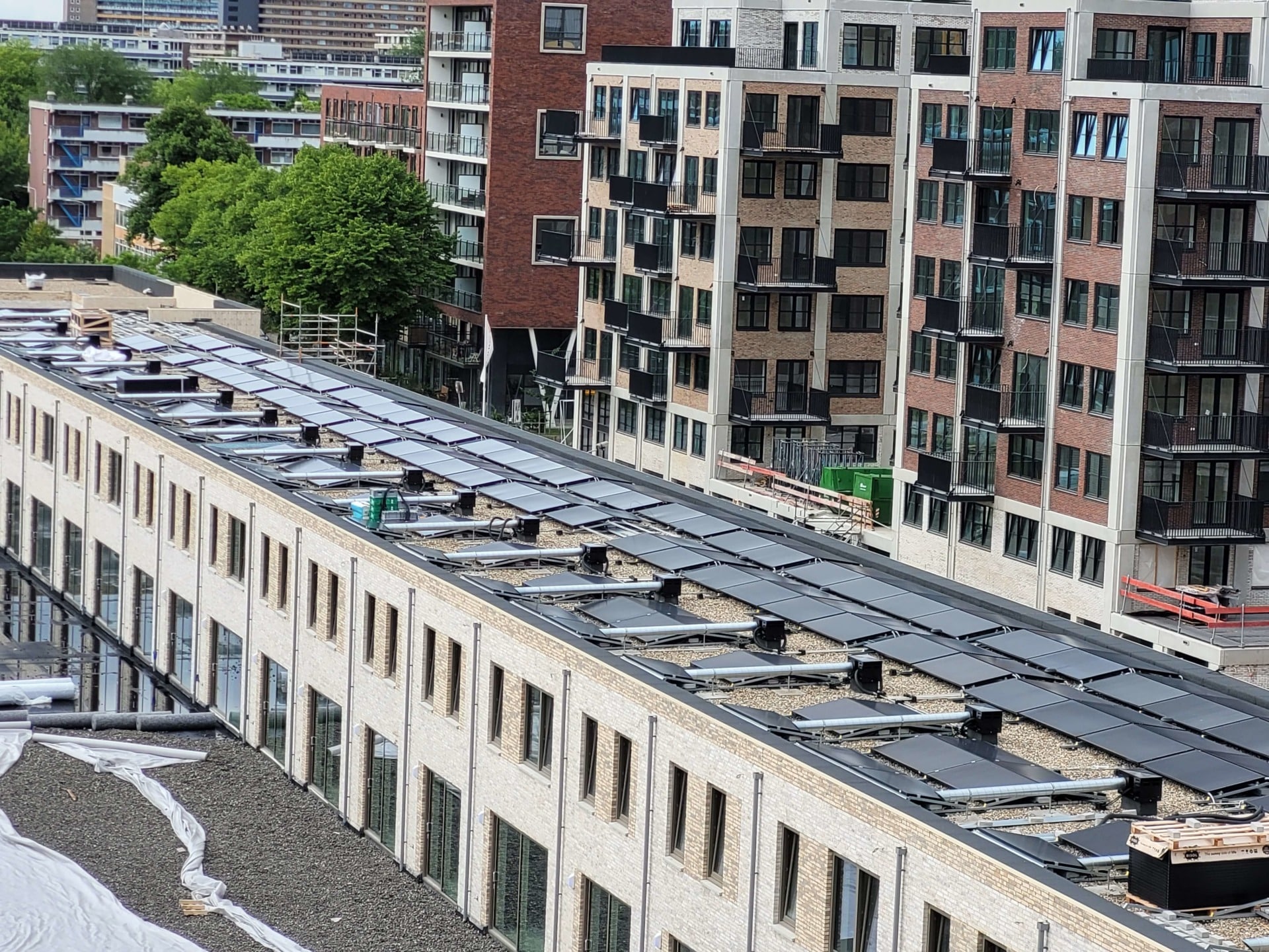 Poortmeester-Ballast-Nedam-BNPD-Triple-Solar-PVT-panelen-warmtepomp-01|Poortmeester-Ballast-Nedam-BNPD-Triple-Solar-PVT-panelen-warmtepomp-03|Poortmeester-Ballast-Nedam-BNPD-Triple-Solar-PVT-panelen-warmtepomp-03|Poortmeester-Delft-PVT-panelen-hijsen-bron-warmtepomp-appartementen-woningen-Ballast-Nedam-Triple-Solar-01|Poortmeester-Delft-PVT-panelen-hijsen-bron-warmtepomp-appartementen-woningen-Ballast-Nedam-Triple-Solar-02|Poortmeester-Ballast-Nedam-BNPD-Triple-Solar-PVT-panelen-warmtepomp-04