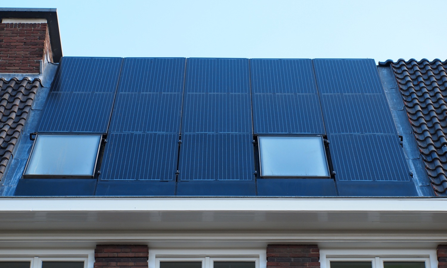 Triple Solar PVT paneel warmtepomp PVT panelen schuin dak ipv dakpannen 01 BIPV dakraam