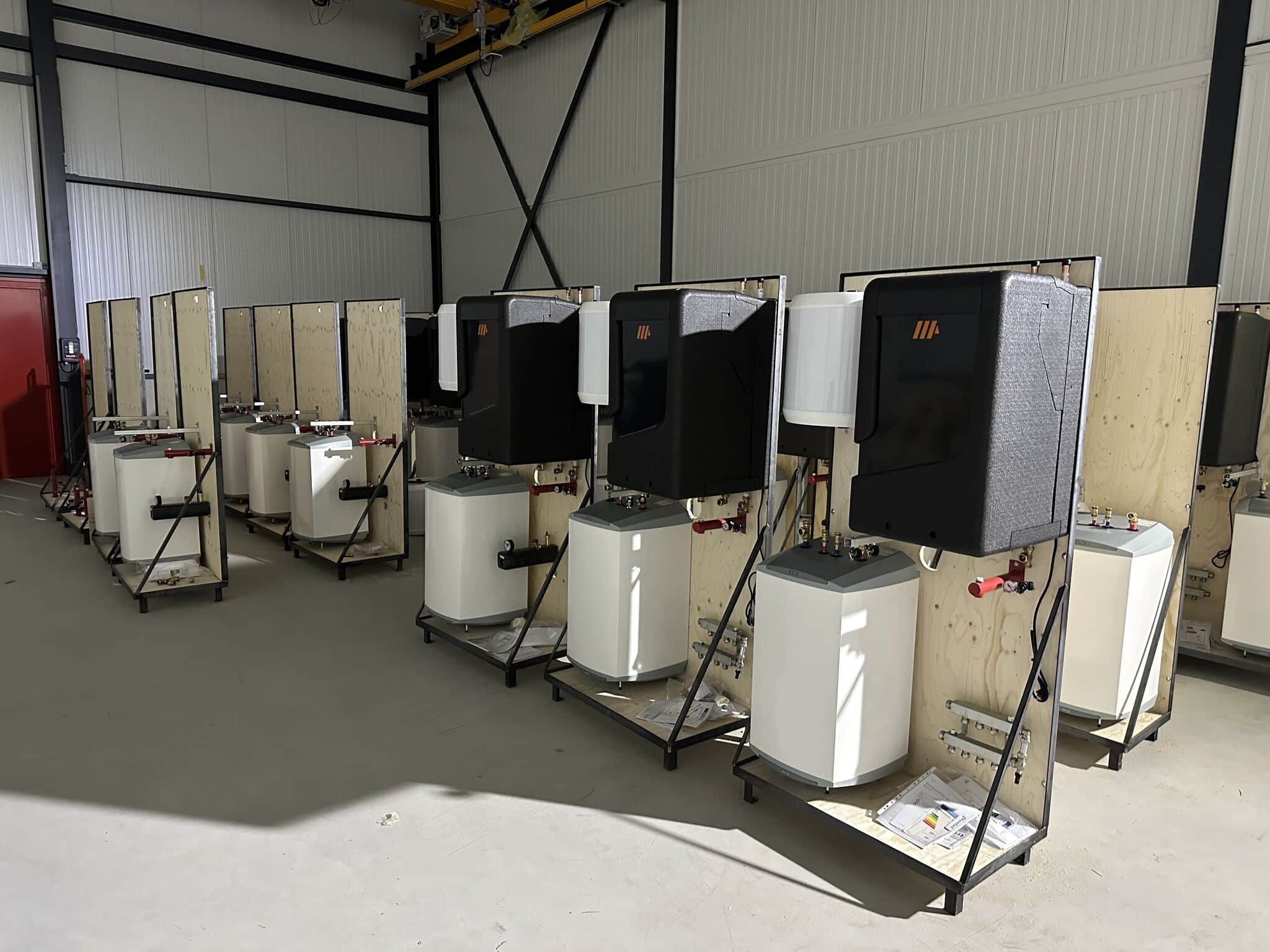 Woningcorporatie-renoveert-zorgvastgoed-woningen-met-44-PVT-warmtepompen-skids