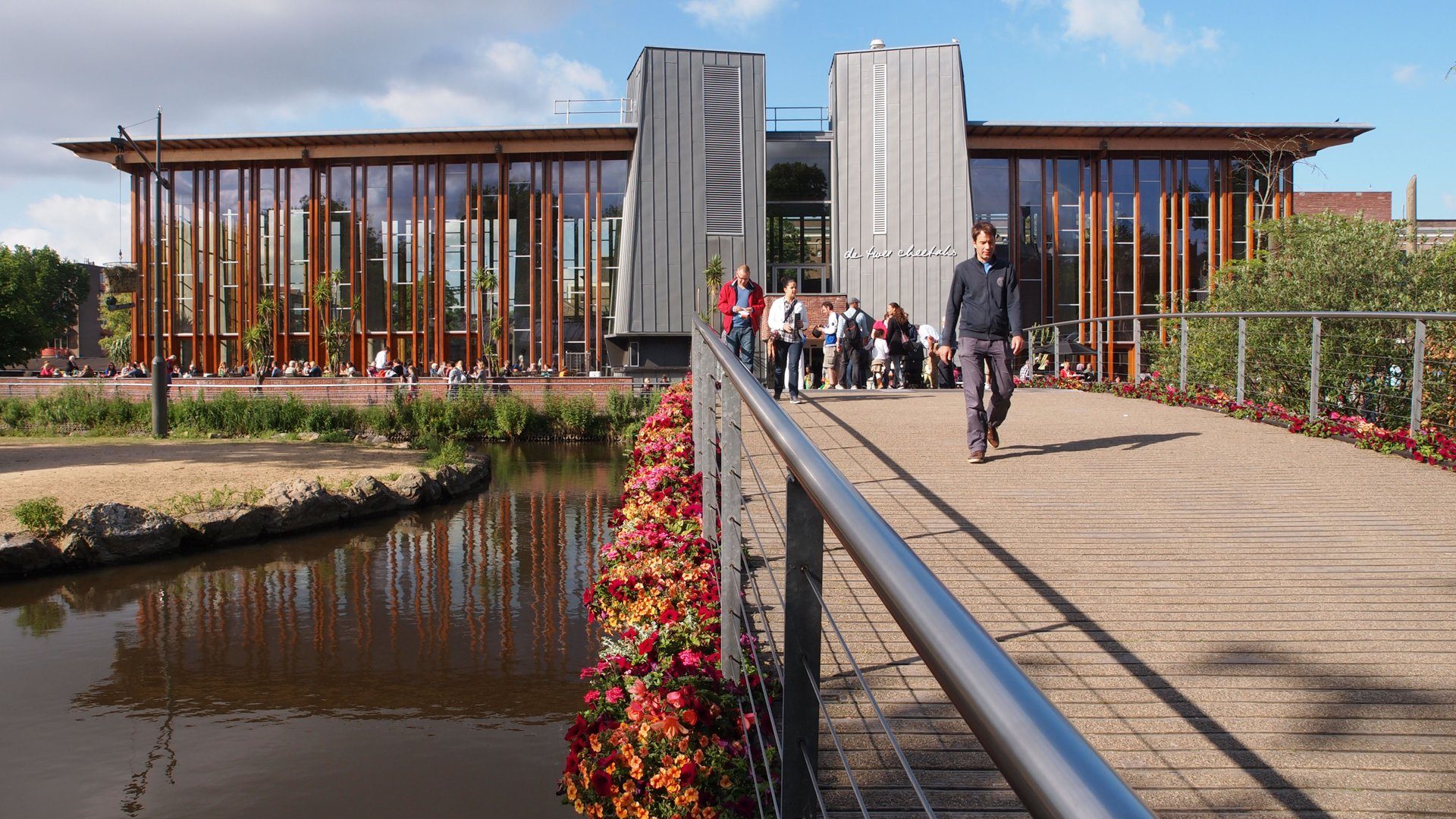 Das dreifache Solar-PVT-Wärmepumpen-Kollektor-Restaurant ist die beiden Geparden|artis-restaurant-de-twee-cheetahs-pvt-panelen-triple-solar-1|artis-restaurant-de-twee-cheetahs-pvt-panelen-triple-solar-2|artis-restaurant-de-twee-cheetahs-pvt-panelen-triple-solar-3|artis-restaurant-de-twee-cheetahs-pvt-panelen-triple-solar-6|artis-restaurant-de-twee-cheetahs-pvt-panelen-triple-solar-8