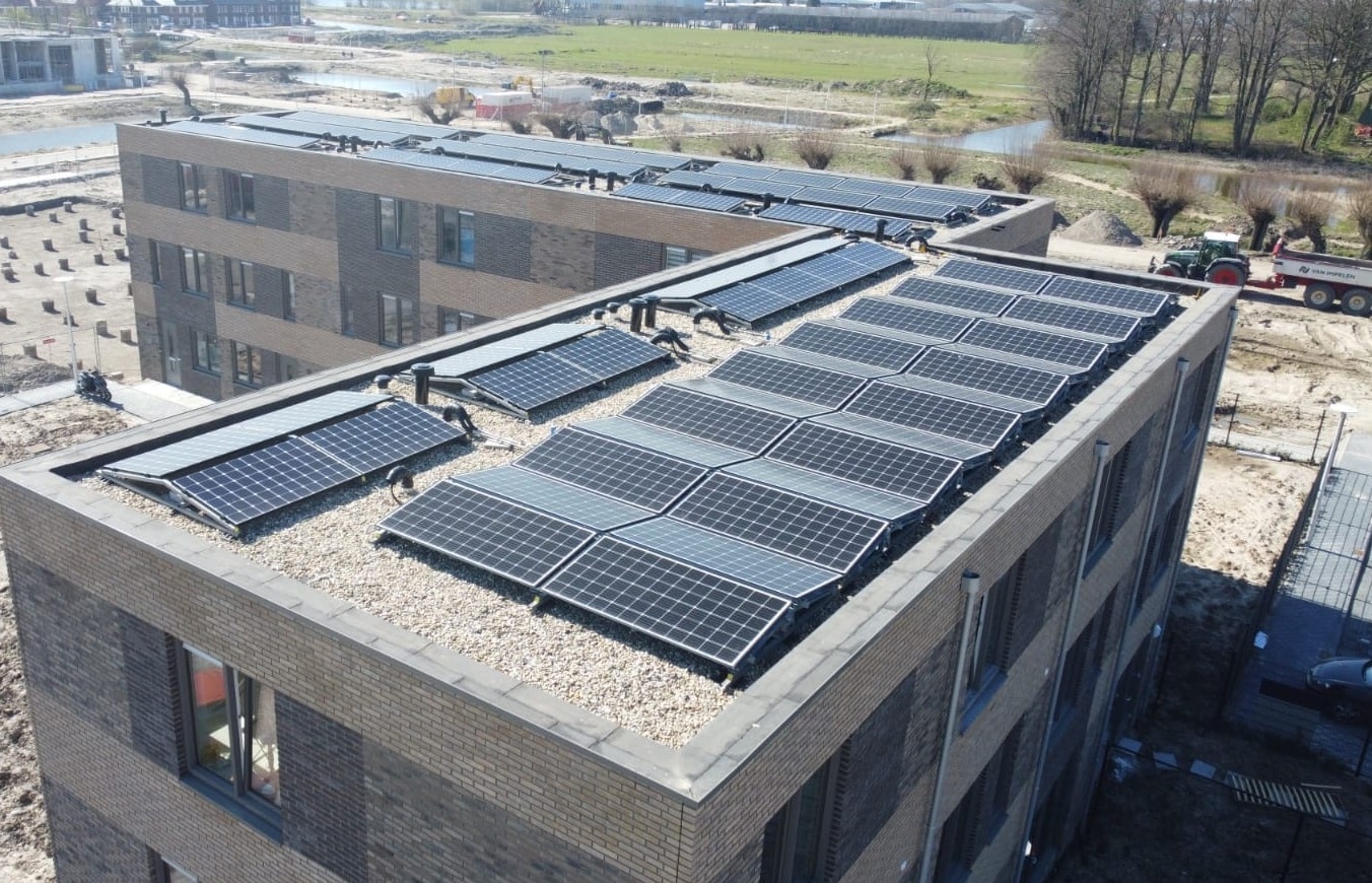 triple solar pvt panelen eneco boex utrecht|Clubgebouw-sportvereniging-kantine-triple-solar-pvt-paneel-zonnepaneel-warmtepomppaneel-01|triple-solar-pvt-paneel-zonnepaneel-warmtepomppaneel-laak-dak-01