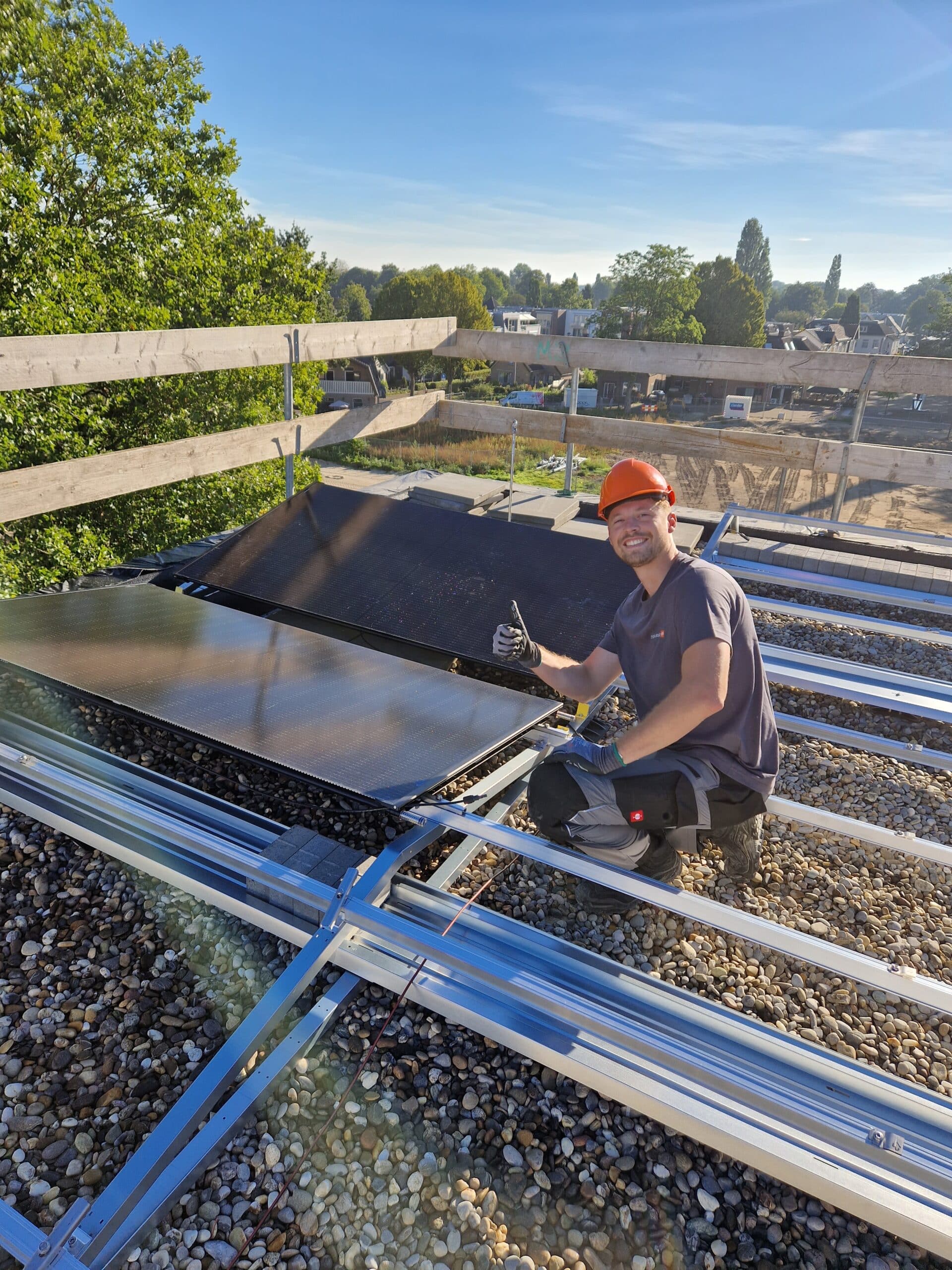 vaassen-triple-solar-pvt-panelen-isendoorn-2|vaassen-triple-solar-pvt-panelen-isendoorn-3|vaassen-triple-solar-pvt-panelen-isendoorn