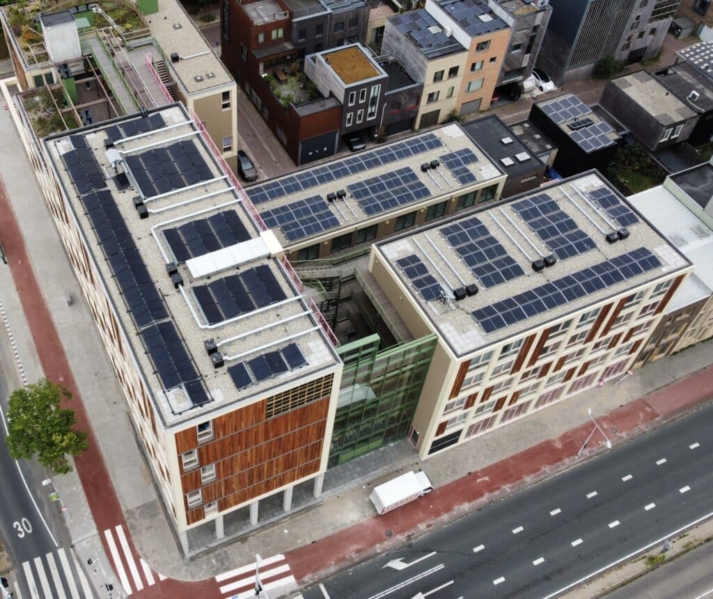 WKO regeneratie met PVT-panelen voor Poppies Amsterdam