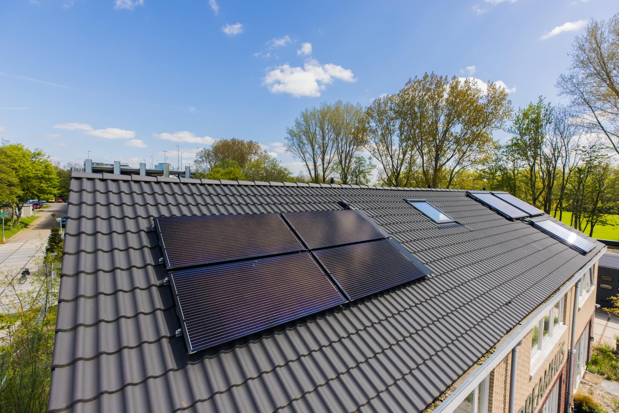 Met onze PVT panelen heb je geen buitenunit nodig